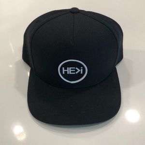 HE>I Hat